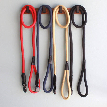 MAGNETIC QUICK CLIP ROPE LEASH: Black / Medium/Large